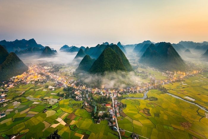 Lên Lạng Sơn để ngắm cảnh núi mây thơ mộng