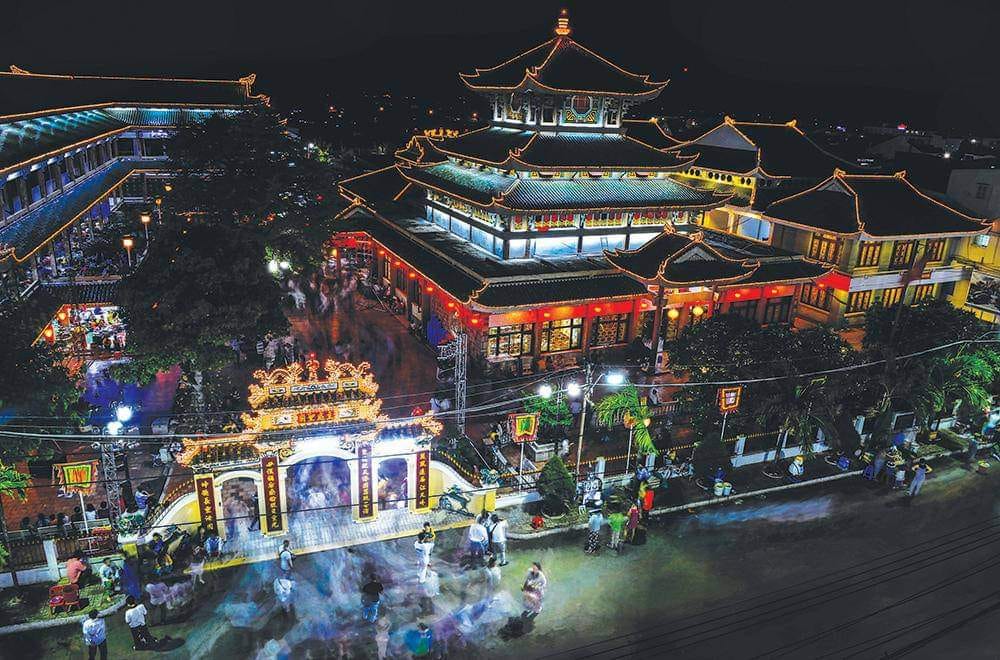Kinh nghiệm khám phá chùa Bà Châu Đốc An Giang từ A đến Z năm 2022