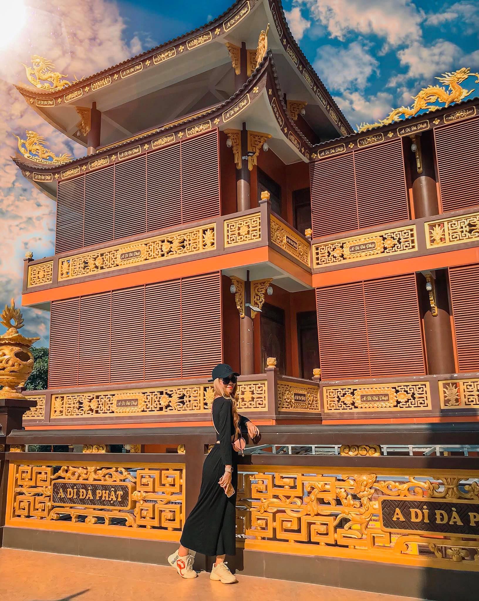 Những góc sống ảo không nên bỏ lỡ ở chùa Tịnh Biên An Giang