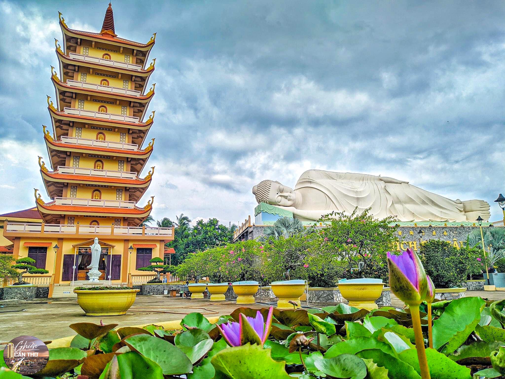 Những pho tượng khổng lồ tại chùa Vĩnh Tràng ở Tiền Giang