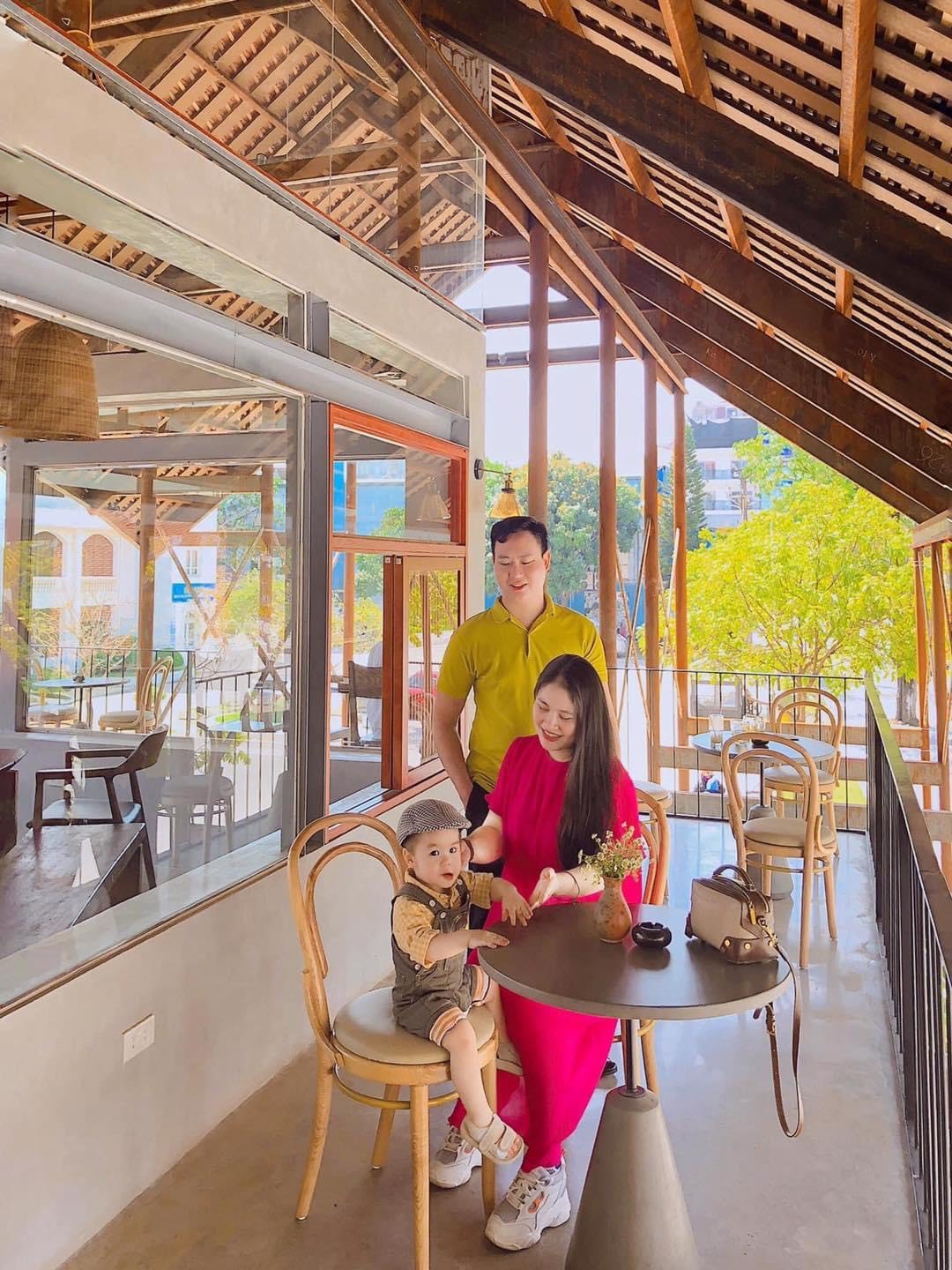 Mây Café & Bakery, Quán Cafe Ninh Bình view phố đẹp nhất TP