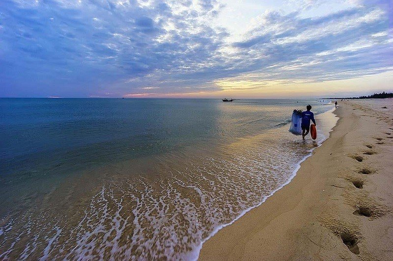 Biển Quảng Bình - Biển Nhật Lệ hoang sơ, mộc mạc, giản dị và có một vẻ đẹp rất riêng