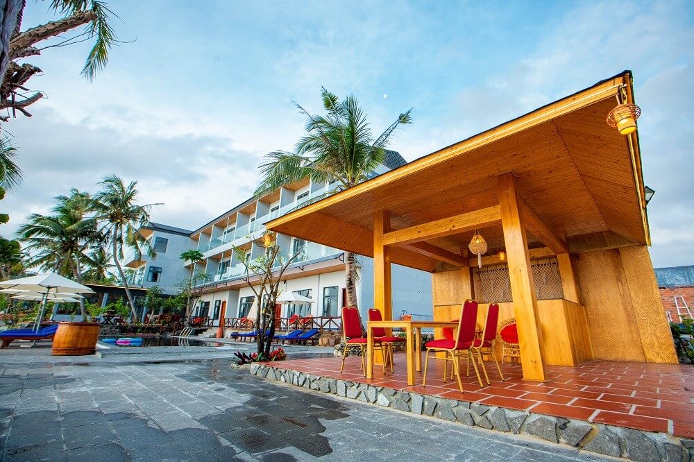 khách sạn Palm Beach Hotel