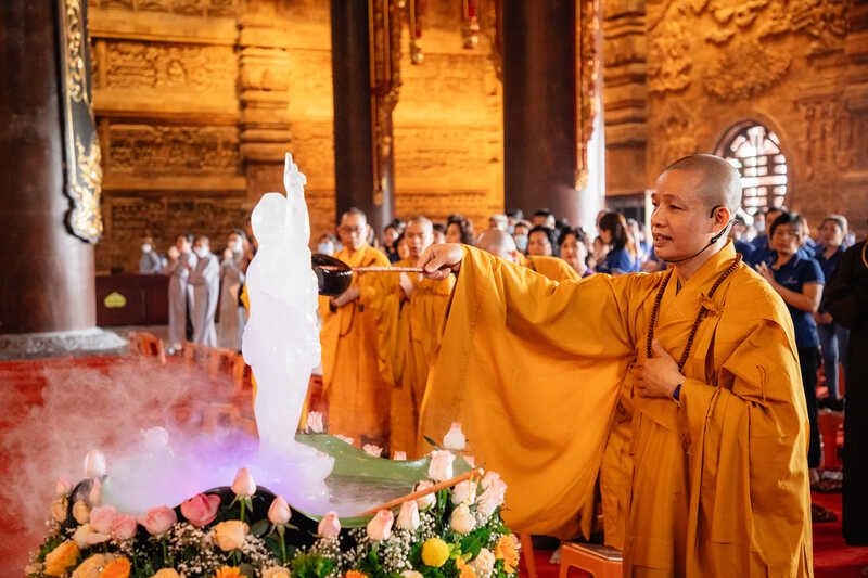 Đại lễ Phật Đản 2022 - Nghi lễ tắm Phật