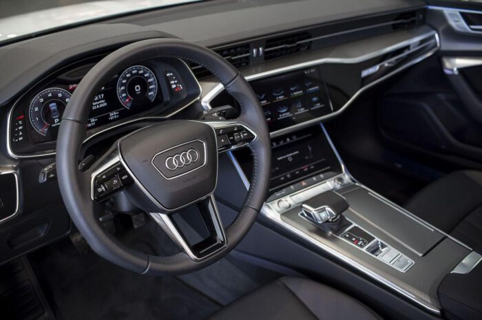 Khoang lái nội thất xe Audi A7 thiết kế hiện đại, sang trọng