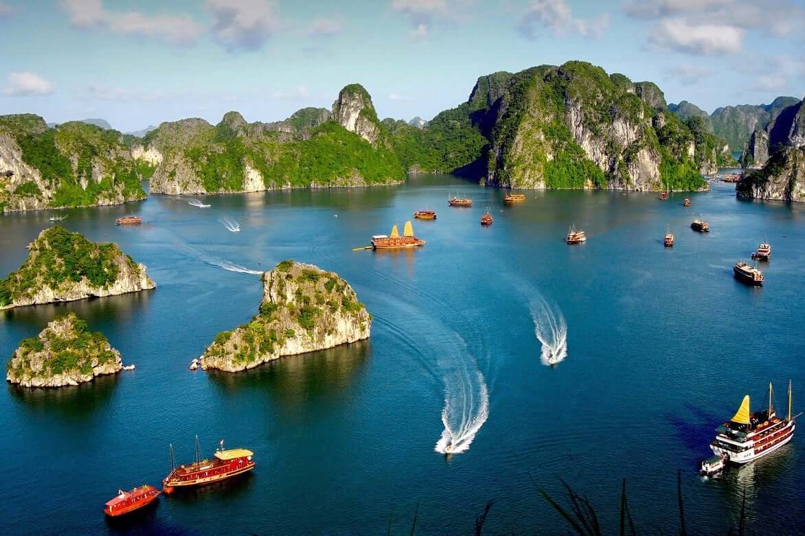 Thuê tàu thăm vịnh Hạ Long