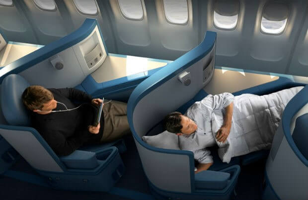 Chỗ ngồi rộng rãi, chỗ để chân thoải mái trên chuyến bay | Ảnh: Internet