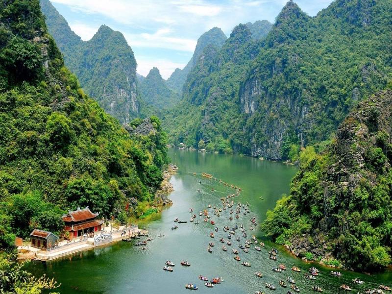 Trang An Ninh Binh Vietnam-Hoi An Private Taxi