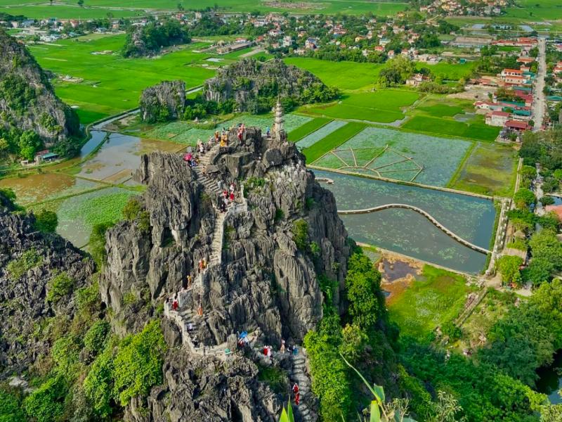 Mua Cave Ninh Binh-Hoi An Private Taxi